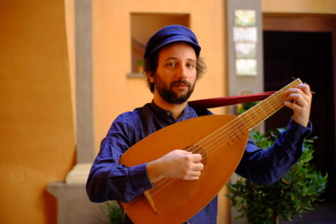 Bella che tieni li capelli d'oro